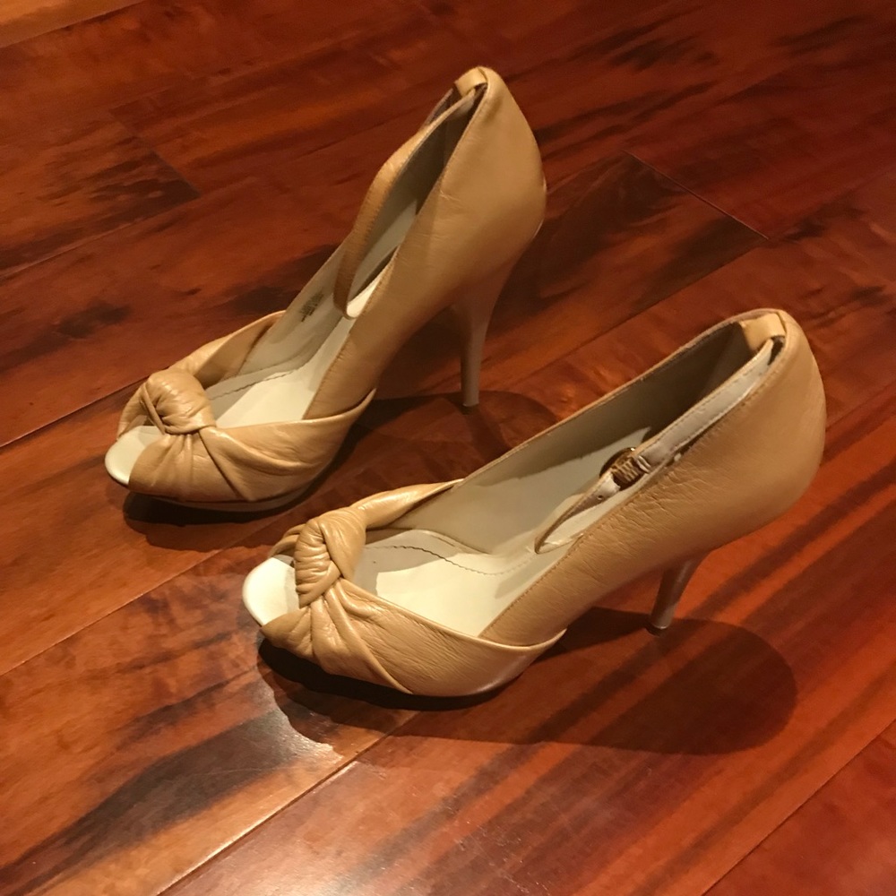 BCBG size 7.5 nude peep toes heels